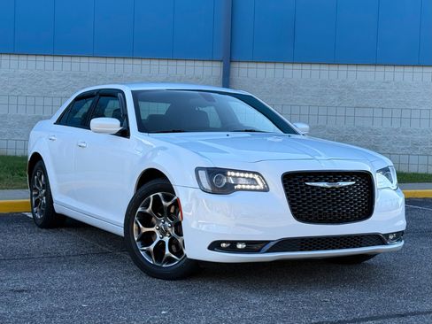 Used 2015 Chrysler 300 S image 3