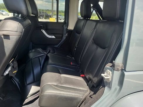 Used 2014 Jeep Wrangler Unlimited Sahara w/ Connectivity Group AWD/4WD image 10