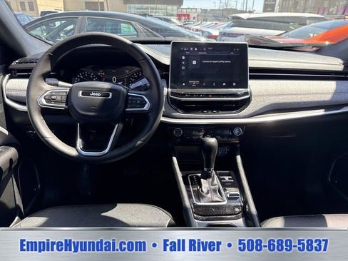 Used 2023 Jeep Compass Latitude w/ Sun and Sound Group AWD/4WD image 16