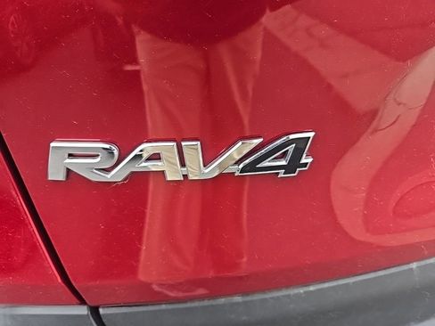 Used 2025 Toyota RAV4 XLE image 40
