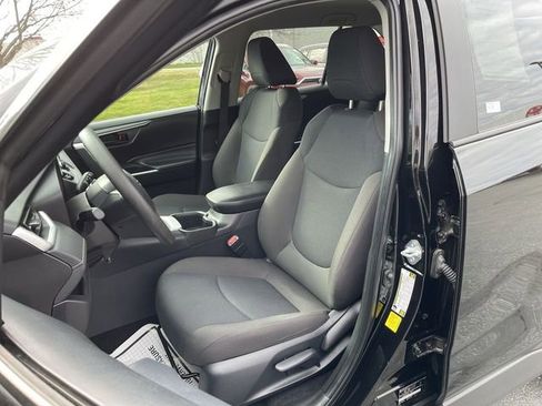 Used 2025 Toyota RAV4 LE AWD/4WD image 14