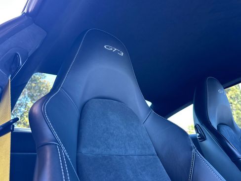 Used 2018 Porsche 911 GT3 RWD image 17