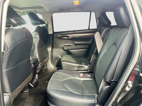 Used 2023 Toyota Highlander Limited image 26