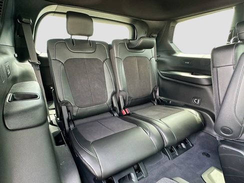 Used 2023 Jeep Grand Cherokee L Laredo image 34