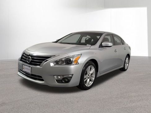 Used 2015 Nissan Altima 2.5 SV w/ Convenience Package image 2