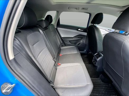 Used 2023 Volkswagen Taos SE w/ Panoramic Sunroof Package FWD image 20