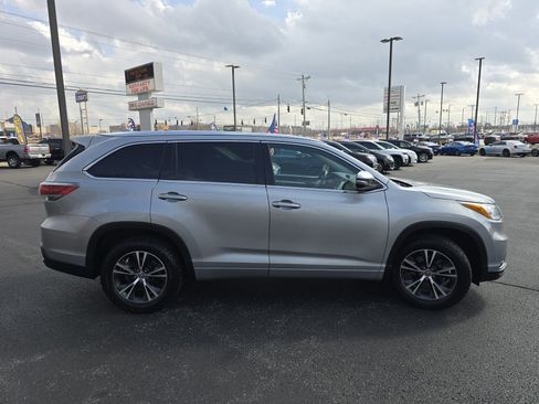 Used 2016 Toyota Highlander XLE image 14