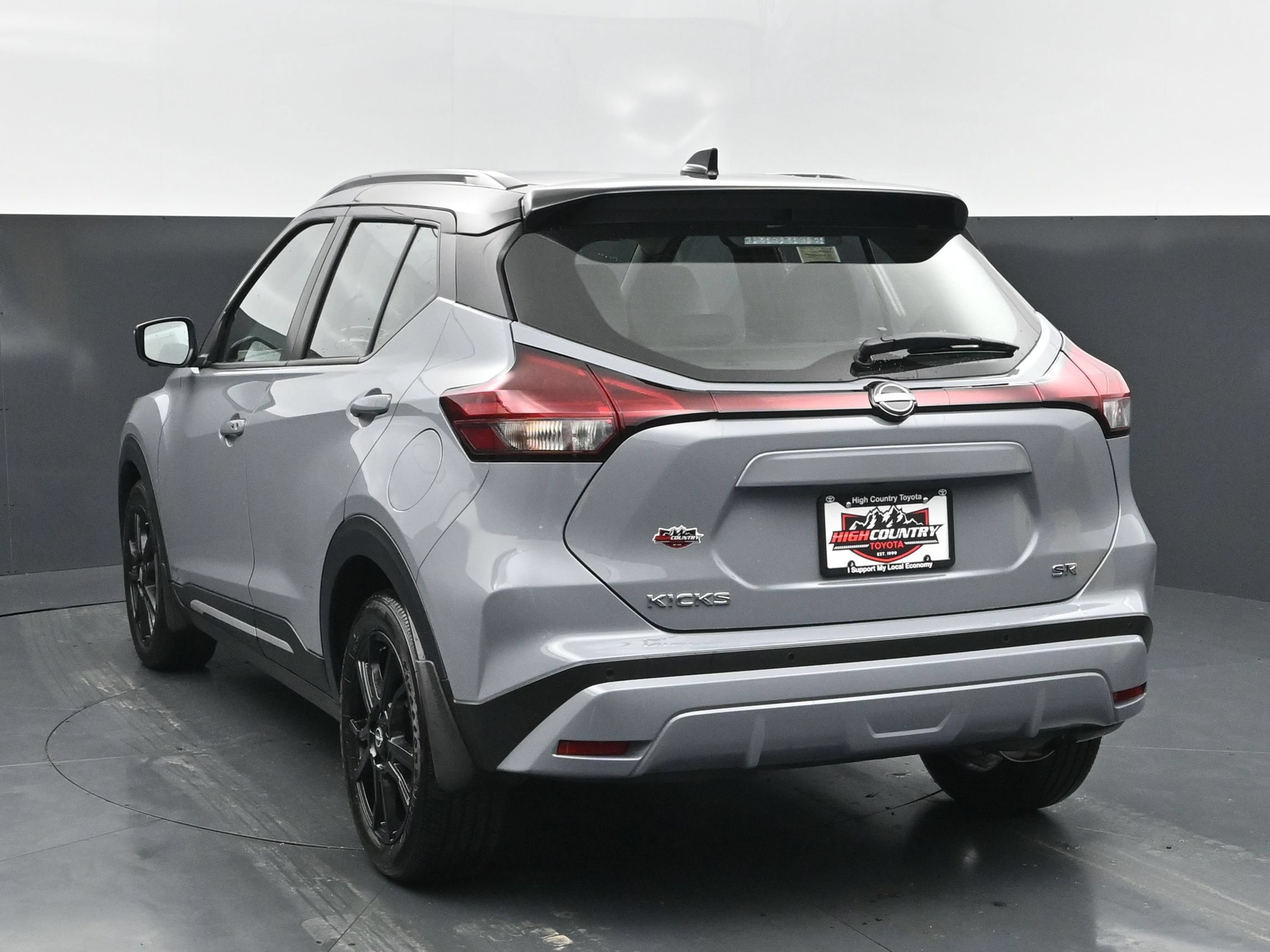 Used 2024 Nissan Kicks SR w/ SR Premium Package FWD image 4