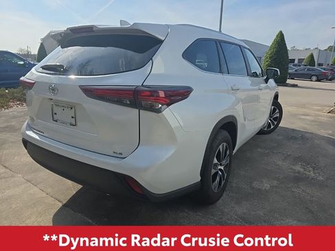 Used 2024 Toyota Highlander XLE image 9