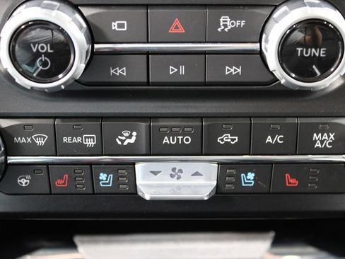 Used 2025 Ford F250 Lariat w/ Lariat Ultimate Package AWD/4WD image 75