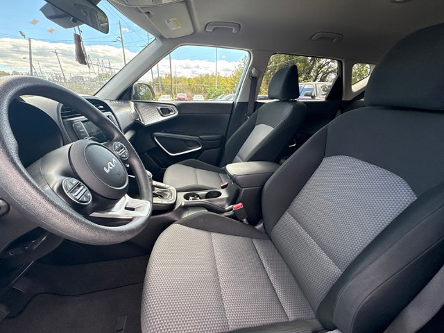 Used 2023 Kia Soul LX w/ LX Technology Package FWD image 11
