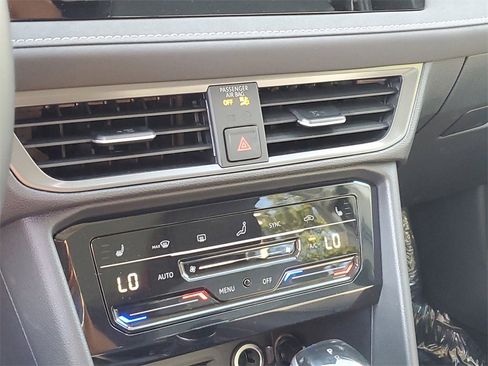 New 2026 Volkswagen Taos SE image 24
