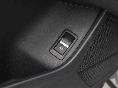 Used 2023 Audi Q4 e-tron Premium Plus w/ Premium Plus RWD image 29