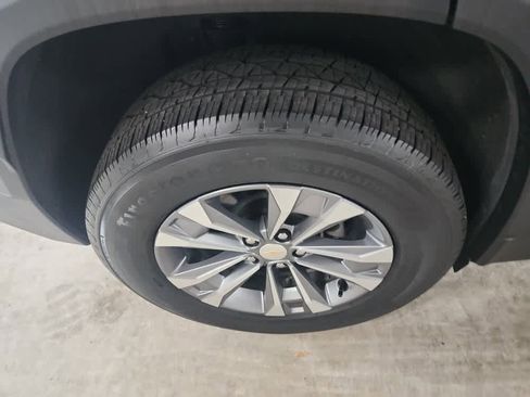 Used 2025 Chevrolet Equinox LT image 16