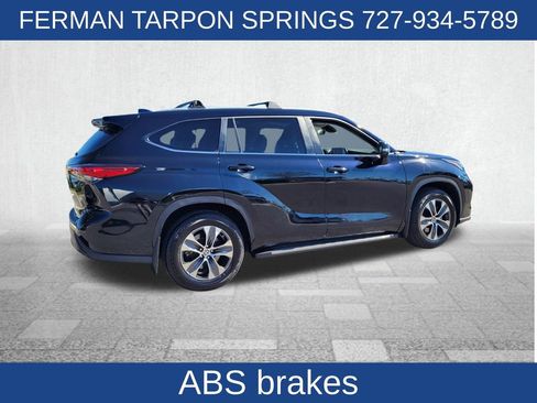 Used 2023 Toyota Highlander XLE image 10