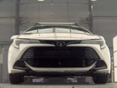 Used 2023 Toyota Corolla SE FWD image 3