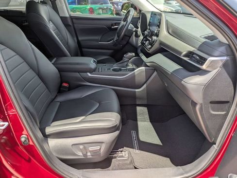 Used 2020 Toyota Highlander XLE FWD image 26