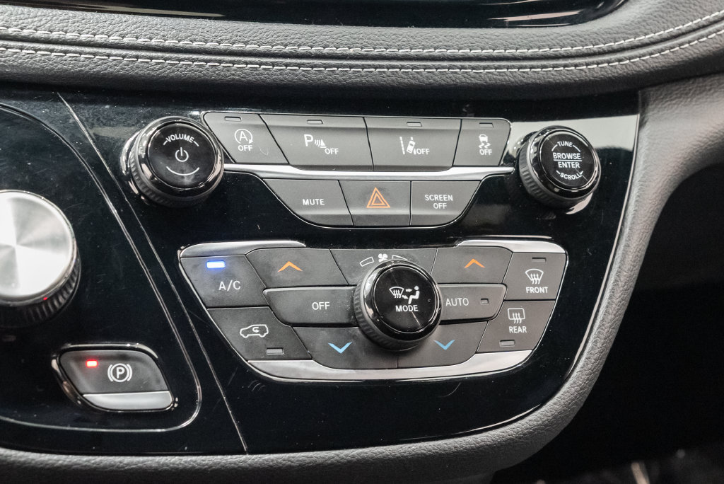 Used 2023 Chrysler Pacifica Touring FWD image 24