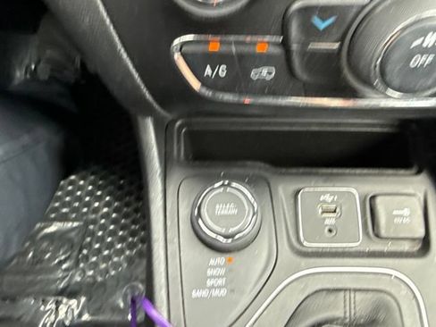 Used 2022 Jeep Cherokee Latitude w/ Trailer Tow Group AWD/4WD image 16
