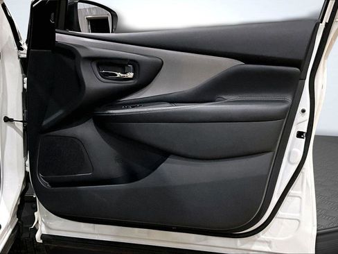 Used 2023 Nissan Murano SV image 24