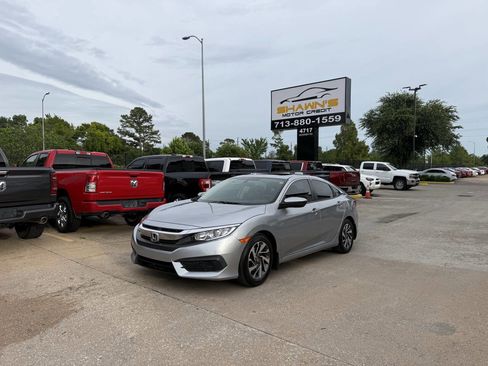 Used 2017 Honda Civic EX image 3