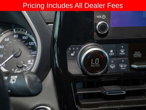 Used 2023 Toyota Highlander XLE FWD image 18
