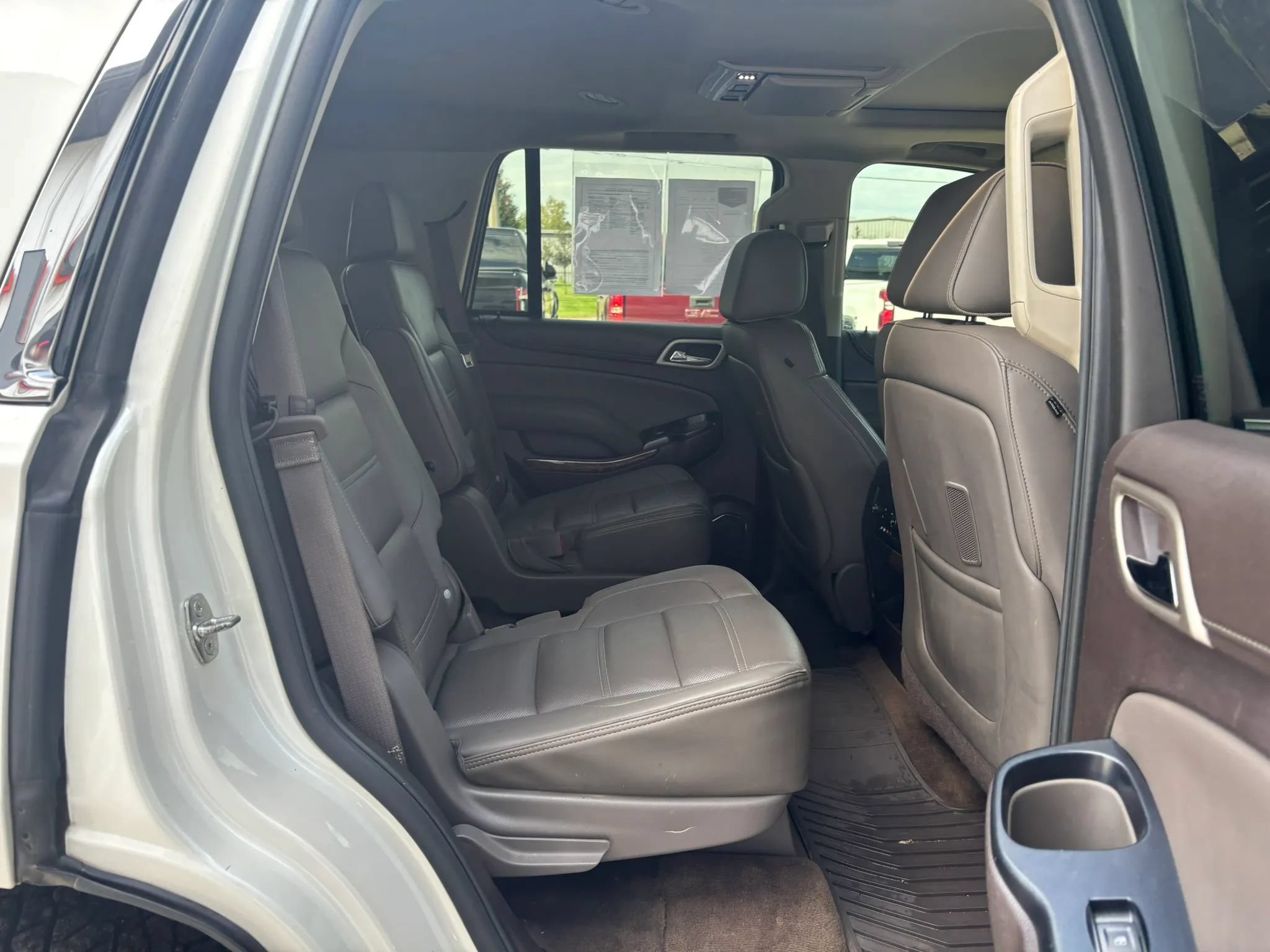 Used 2015 GMC Yukon Denali w/ Touring Package AWD/4WD image 16