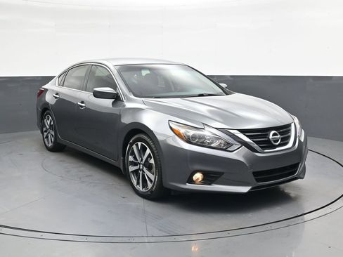 Used 2017 Nissan Altima 2.5 SR FWD image 1