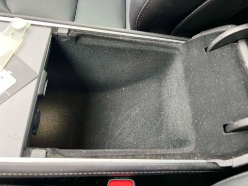 Used 2021 Tesla Model Y Long Range image 32