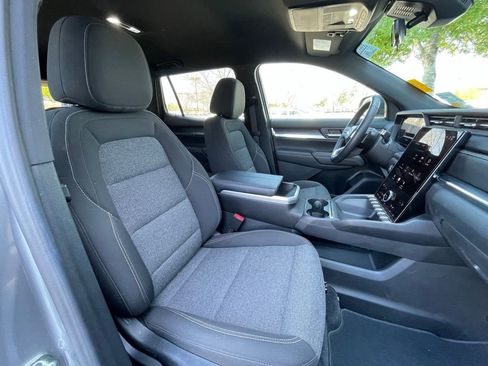 Used 2025 GMC Terrain Elevation image 31