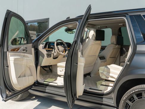 Used 2024 Cadillac Escalade Sport Platinum w/ LPO, ONYX Package AWD/4WD image 50