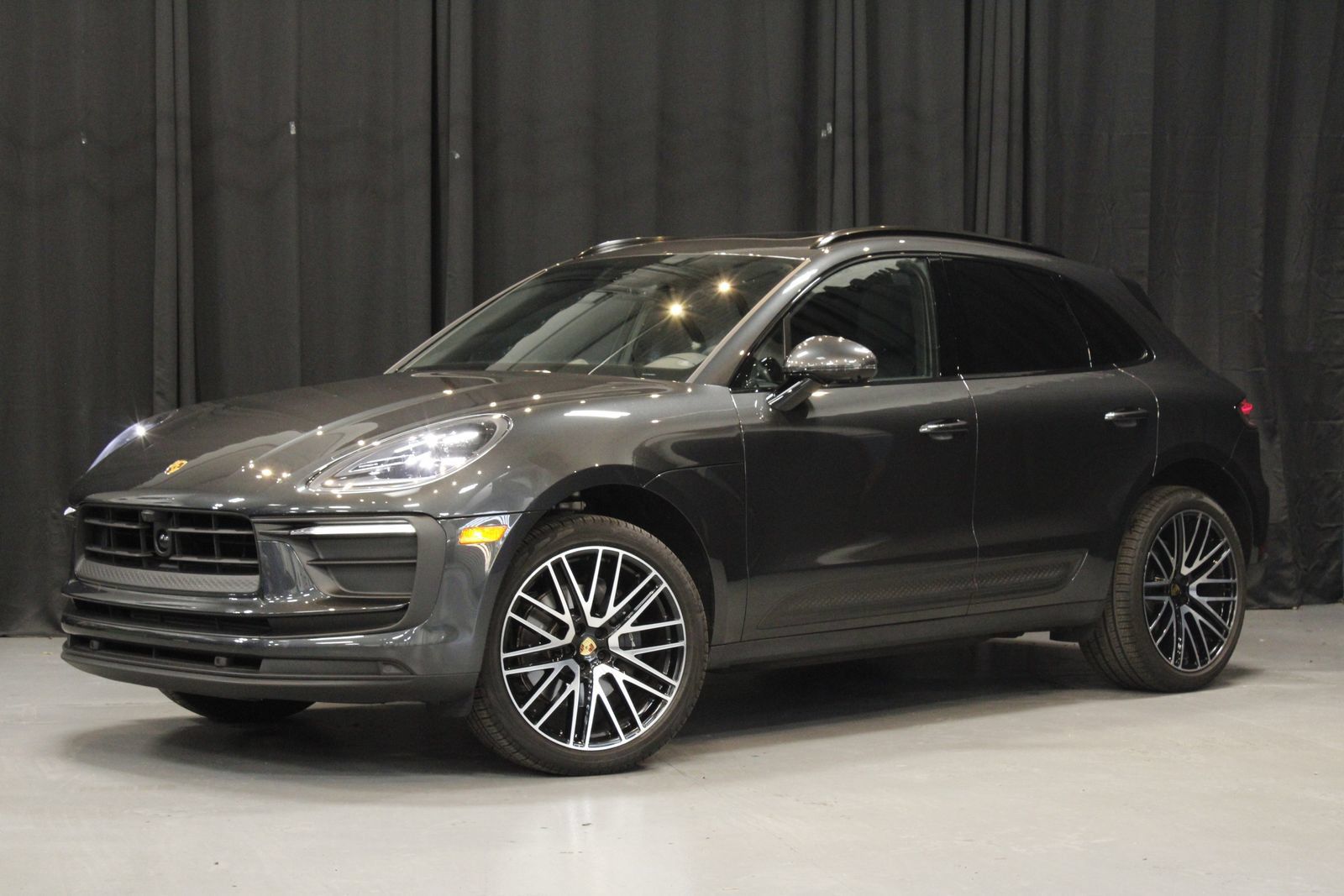 Certified 2026 Porsche Macan AWD/4WD image 1
