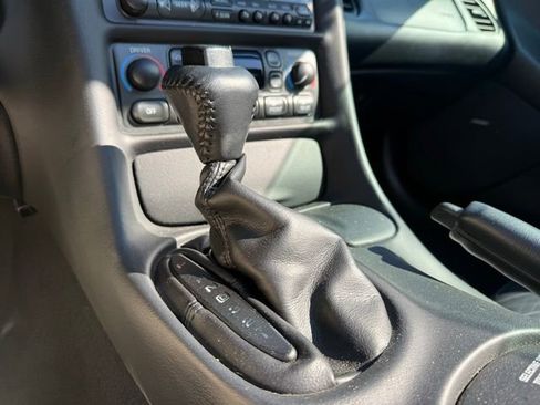 Used 2003 Chevrolet Corvette Coupe w/ Preferred Equipment Group RWD image 20
