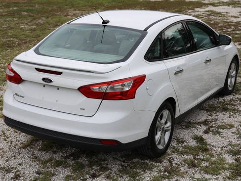 Used 2014 Ford Focus SE FWD image 11