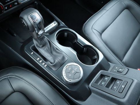 New 2025 Ford Bronco Outer Banks image 9