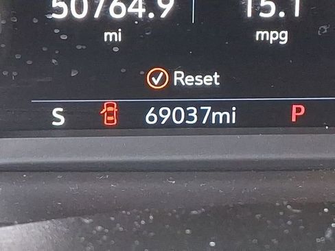 Used 2021 Chevrolet Suburban High Country w/ Premium Package image 28