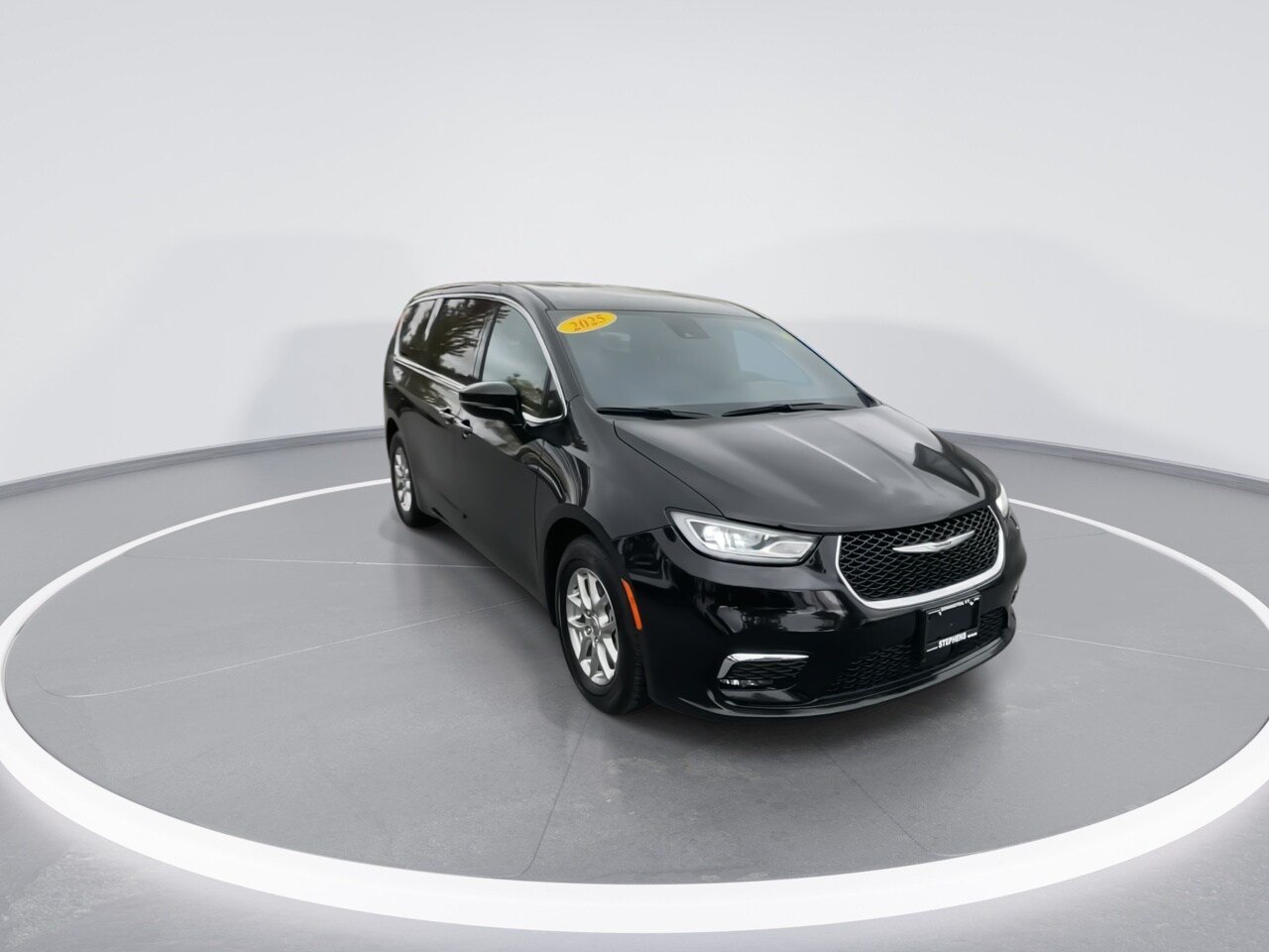 Used 2025 Chrysler Pacifica Select FWD image 2