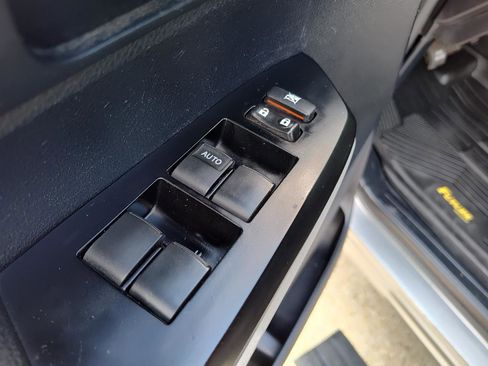 Used 2014 Toyota Tundra SR5 w/ SR5 Upgrade Package image 12