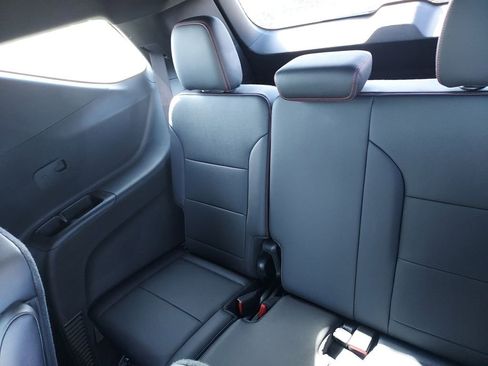 Used 2025 Chevrolet Traverse Z71 image 23