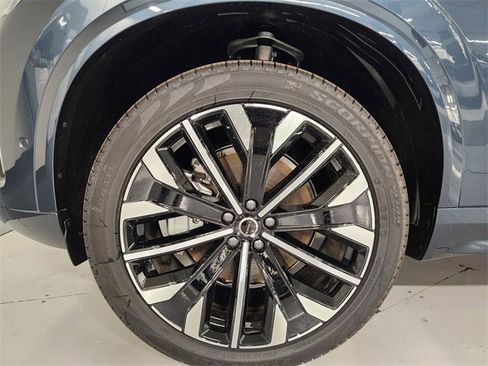 New 2026 Volvo XC90 B5 Plus w/ Protection Package Premier image 8
