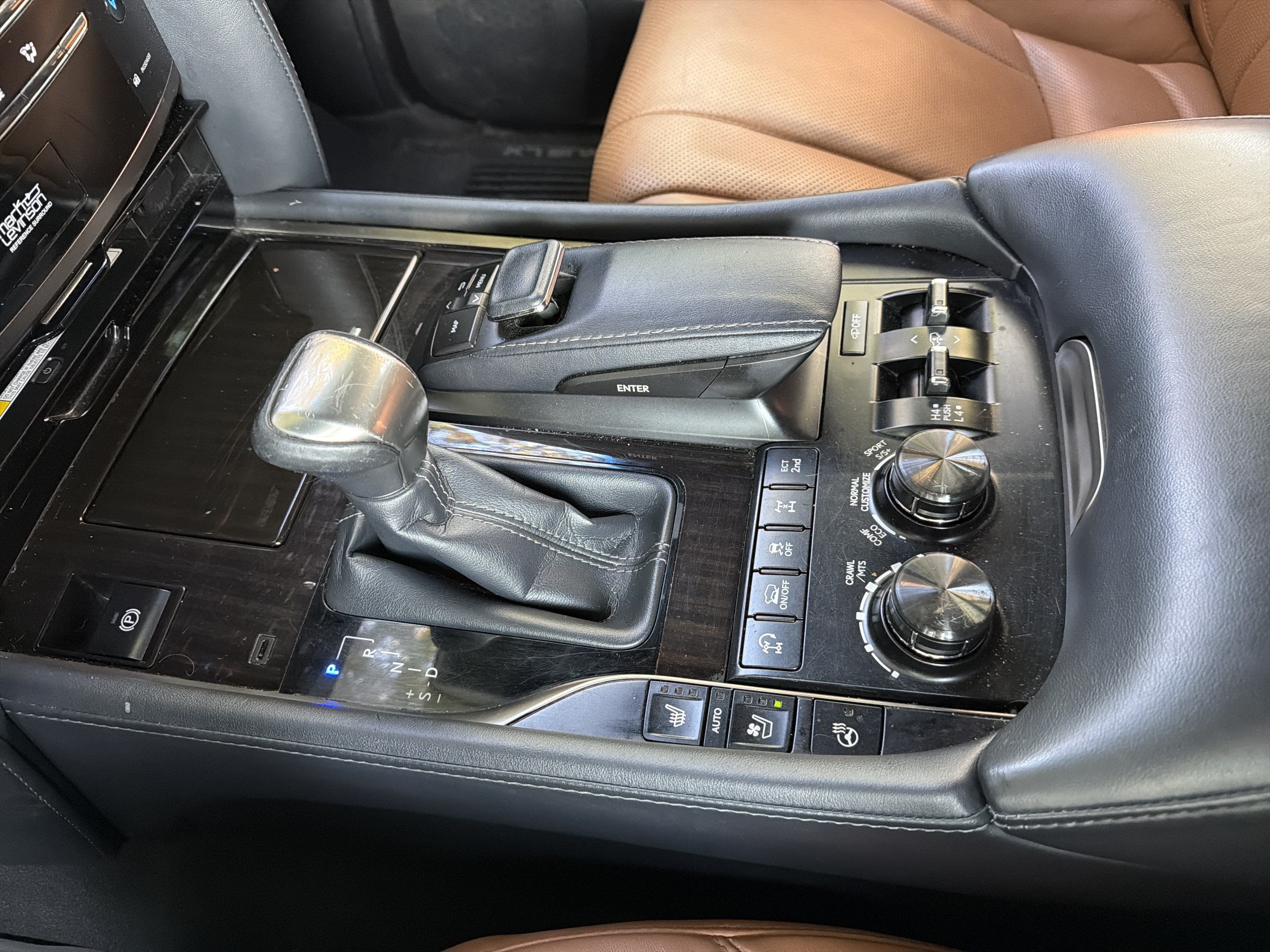 Used 2021 Lexus LX 570 4WD w/ Sport Package image 27