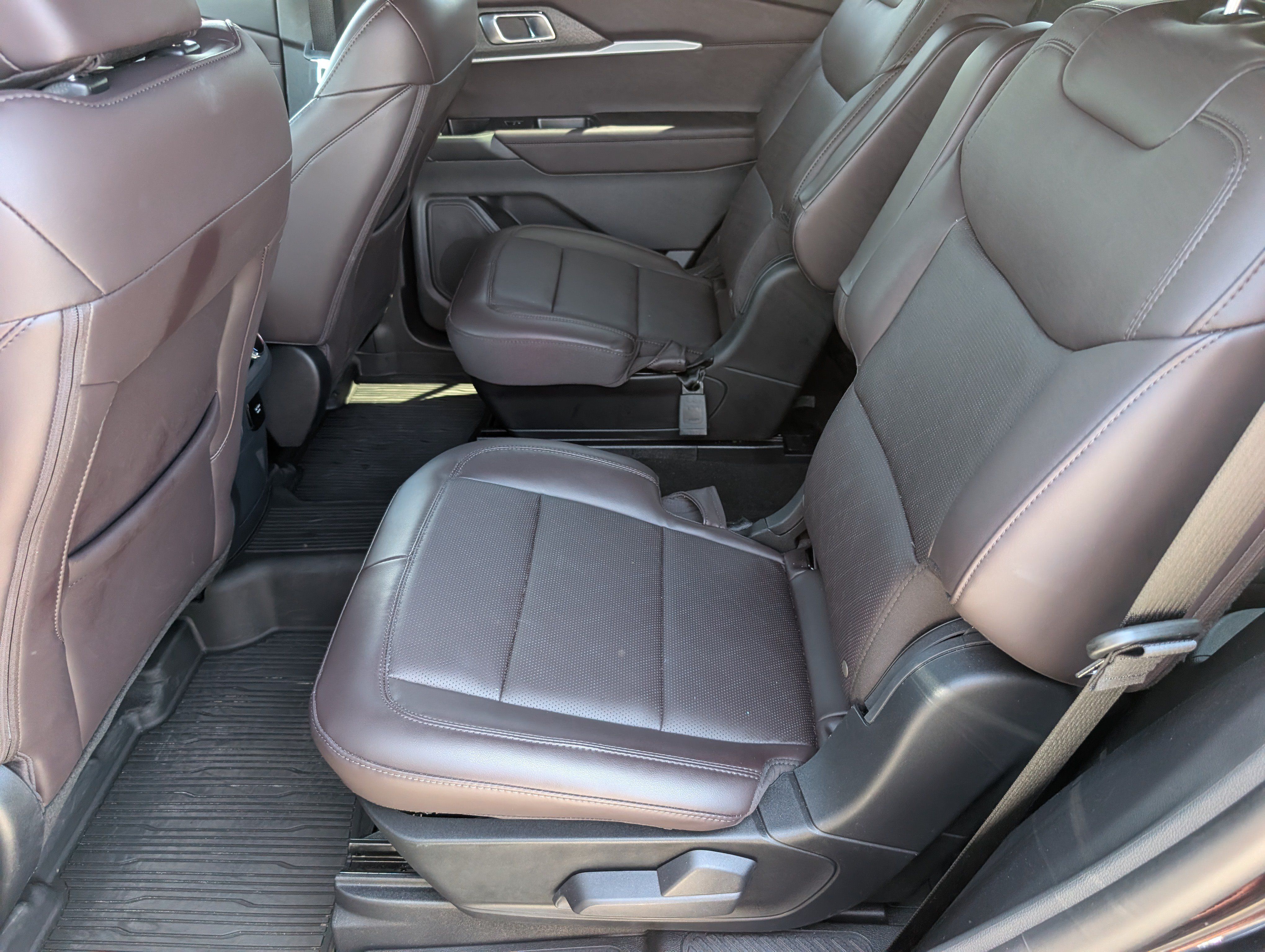 Used 2026 Ford Explorer Platinum RWD image 29