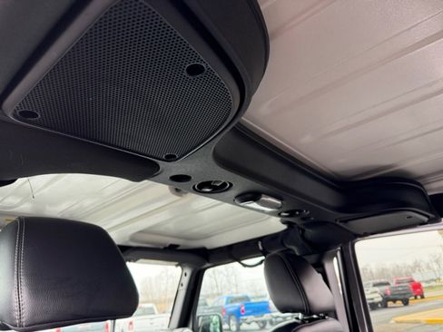 Used 2018 Jeep Wrangler Unlimited Sahara w/ Connectivity Group image 33