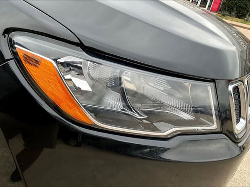 Used 2019 Jeep Compass Latitude w/ Cold Weather Group image 26