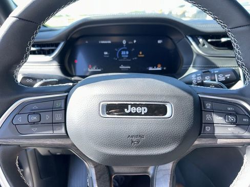 Used 2025 Jeep Grand Cherokee Limited w/ Black Appearance Package RWD image 12