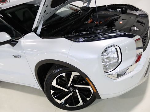 Used 2024 Mitsubishi Outlander 4WD Plug-In Hybrid image 74