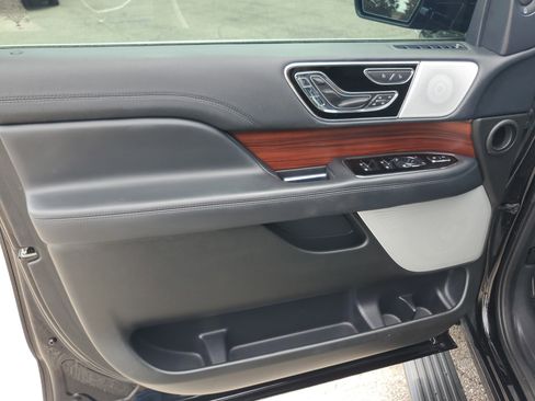 Certified 2023 Lincoln Navigator Reserve AWD/4WD image 10