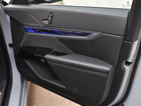 Used 2023 BMW i7 xDrive60 AWD/4WD image 31