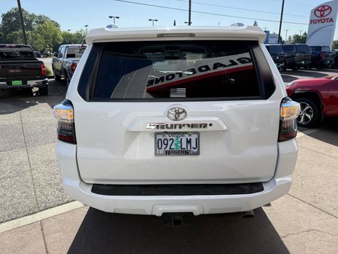 Used 2017 Toyota 4Runner SR5 AWD/4WD image 5