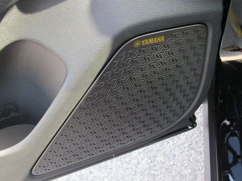 New 2025 Mitsubishi Outlander SE image 12